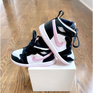 Toddler Nike Air Jordan Mid 1 - Size C8 (8)
